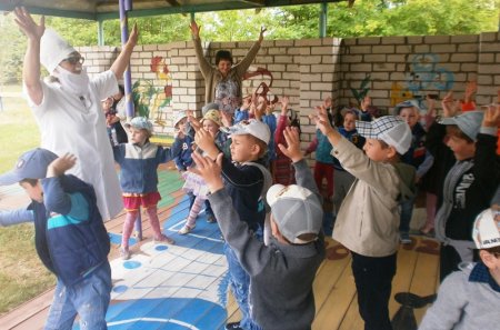 Праздник "В гости к Айболиту"